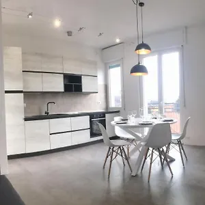 Caseospitali - Casa Lumiere Bilo Panoramico E Luminoso - Piano 3 No Ascensore , Cernusco Sul Naviglio Italia